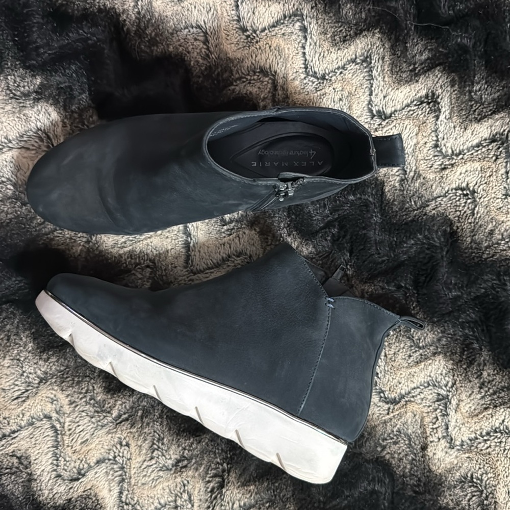 ALEX MARIE Wedge Ankle Boots — 4 Feature Technology — 7.5 - Picture 3 of 9
